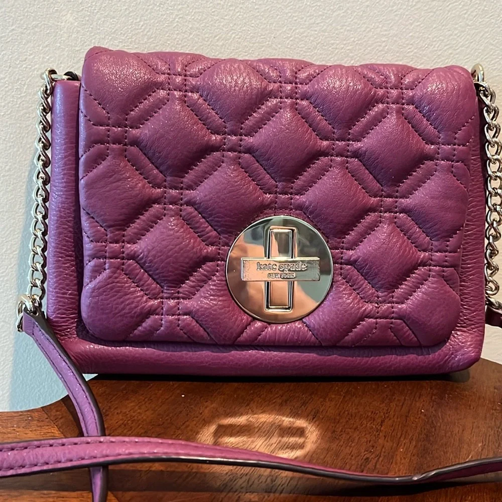 Kate Spade  Astor Court Naomi Crossbody bag  Quilted  Leather Raspberry Turnlock - Picture 3 of 17